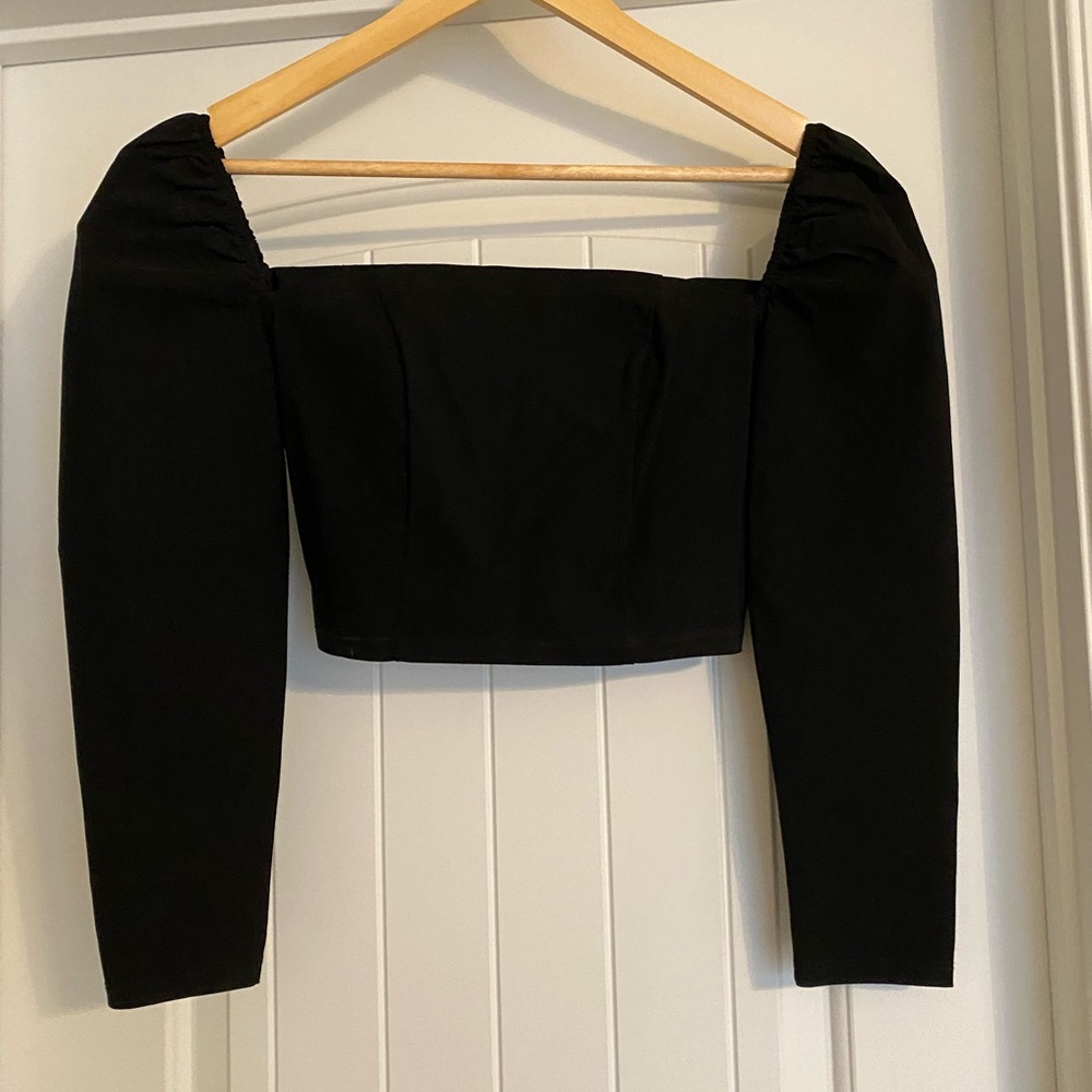 Black Cropped 3/4 sleeve top